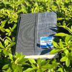 本のためのレインウェア First Stitch